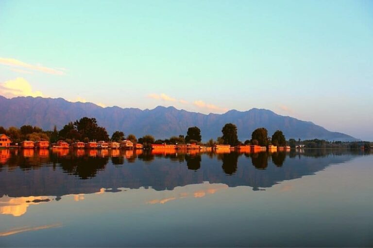 Kashmir tour packages from Hyderabad
